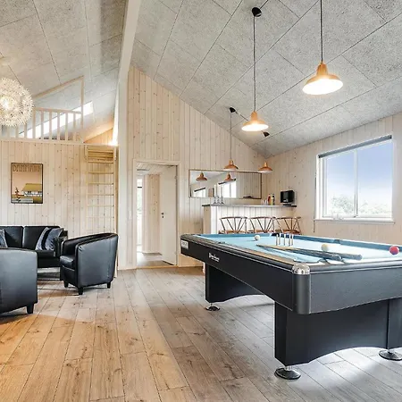 Σπίτι διακοπών Gorgeous In With Indoor Swimming Pool